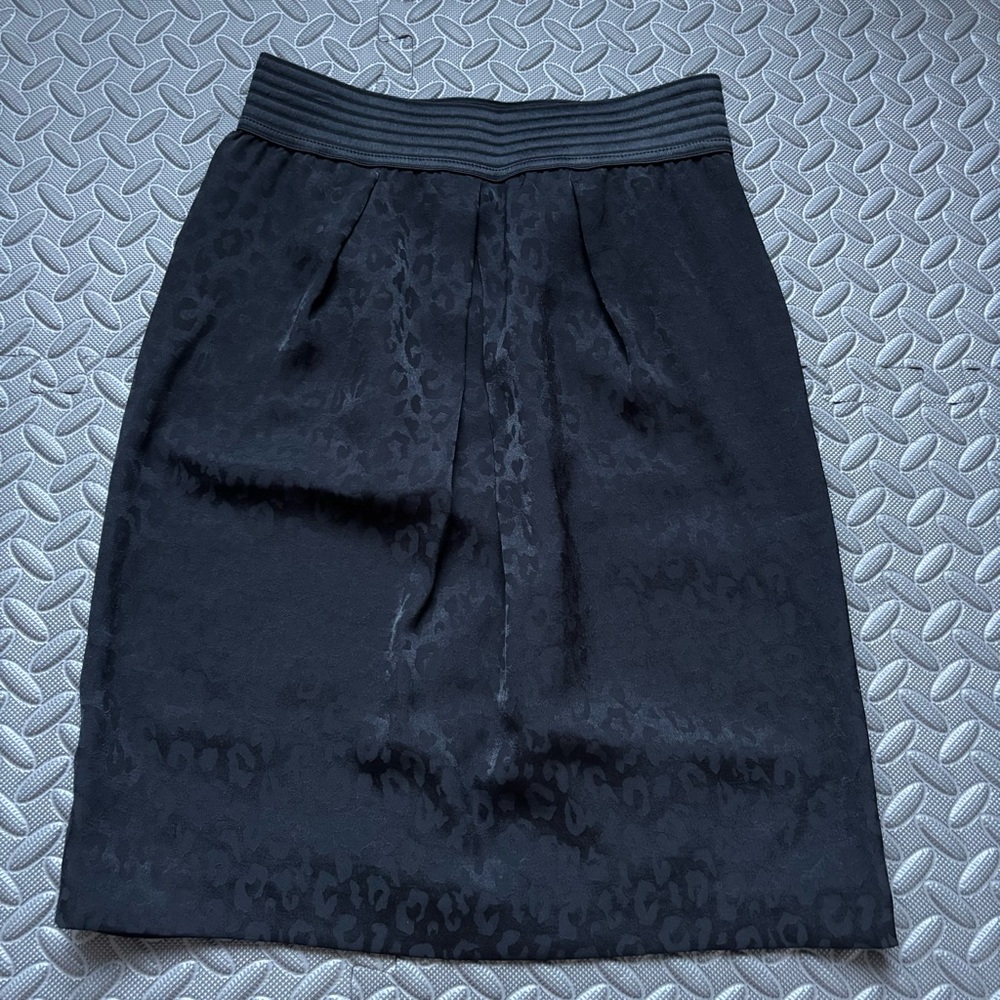 Black Leopard Animal Print Satin-like Skirt Women’s size 2  (Japan size:9)